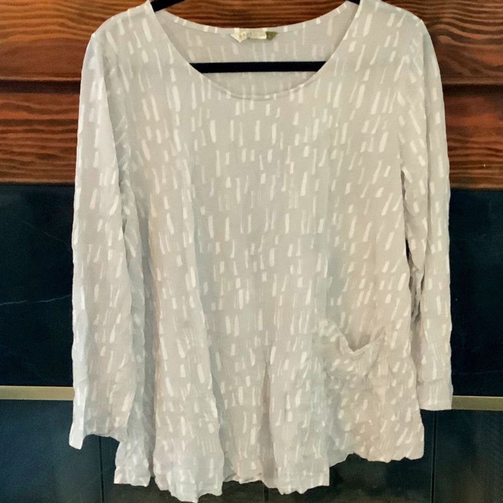 Gray Crinkle Top